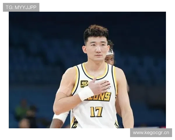 孙铭徽这日常，看着和球场上完全两个人，豪车豪宅背后竟这么接地气？