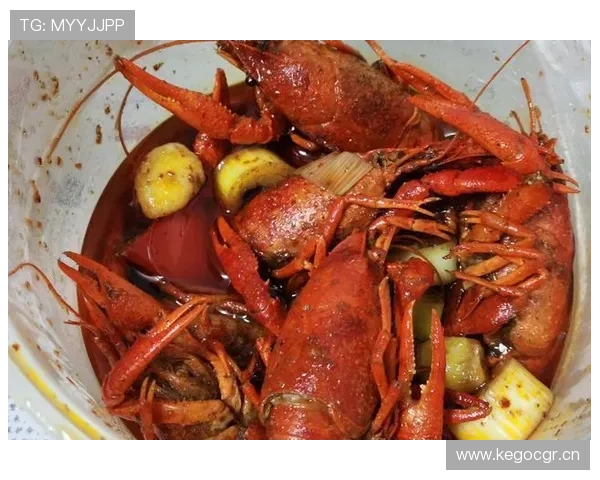 柳雅慧训练完直接拎爱马仕去吃宵夜，这日子谁顶得住啊