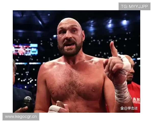 泰森·富里居然在训练馆里穿着拖鞋跳绳？这啥豪门生活的极致反差啊！